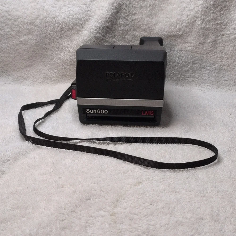 Polaroid Sun 660 Autofocus Instant Film Camera Vintage Black  w/Strap Not Tested
